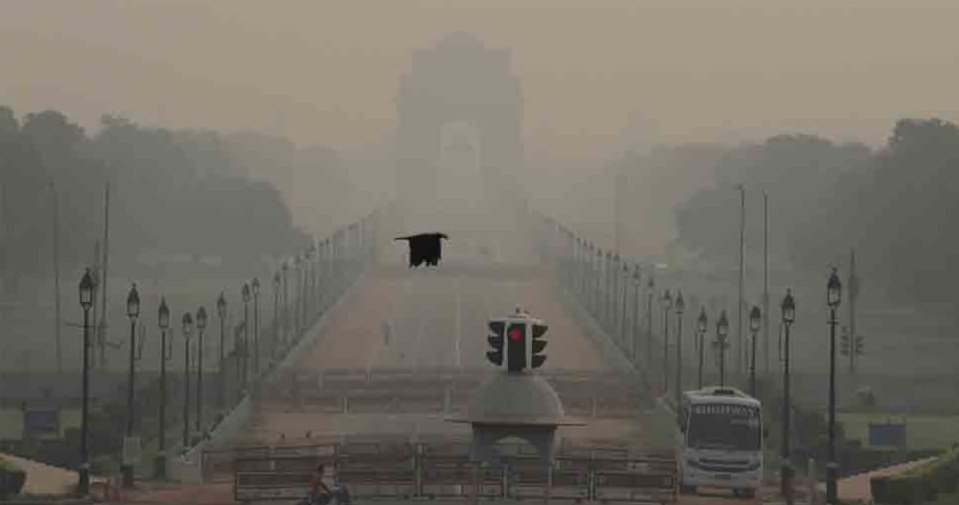 Delhi residents breathing poison? Air quality deteriorates further, smoky haze envelops capital